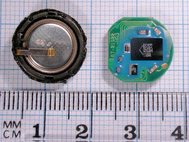Bottom view of iButton board and battery
